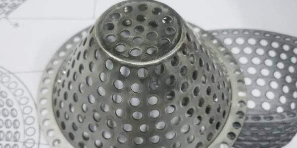 An inverted placed bowl-shape perforated filter