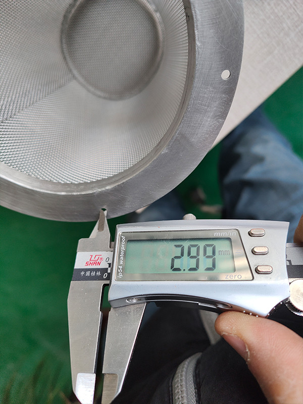 The diameter of the hole on the flange is measured to be 2.99 mm using vernier caliper.