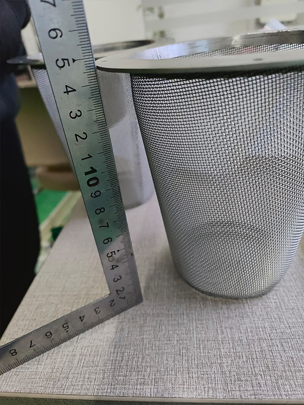 The height is measured to be 148mm using a caliper.