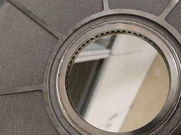 Detail of a leaf disc filter hub with support frame is shown.