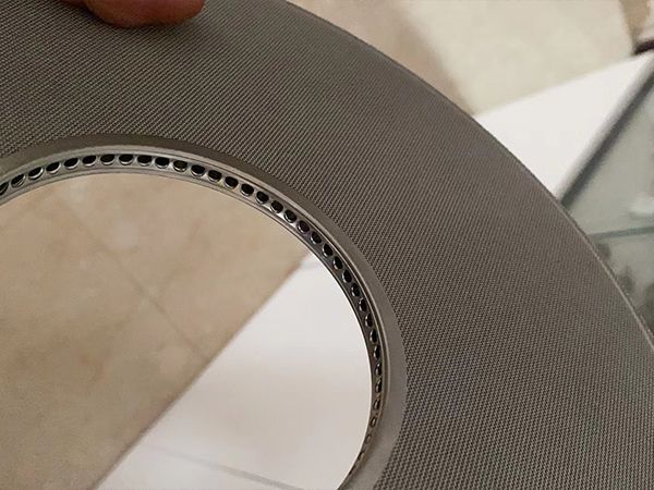 Detail of a leaf disc filter with hub and no support frame is shown.