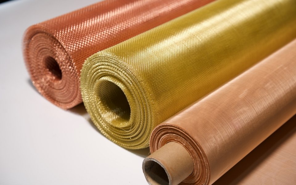 Tissu filtrant en métal fait de différents matériaux.