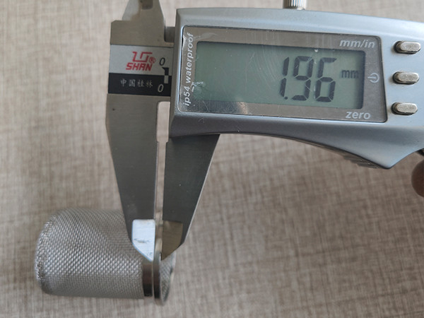The thickness of the flange edge is 1.96 mm.
