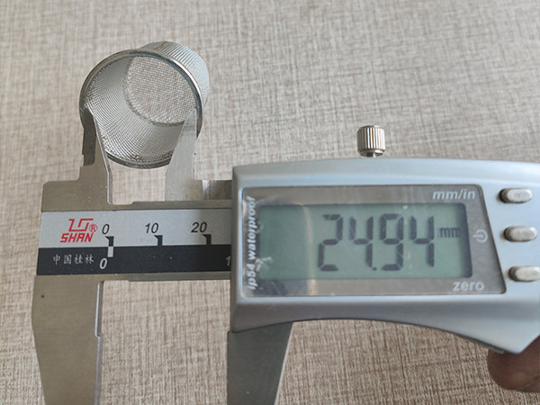 The inner diameter of the woven wire mesh cylinder is 24.94 mm.