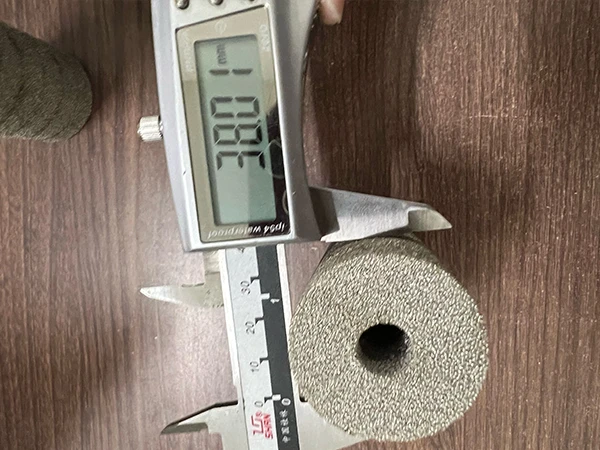 Caliper measurement of the outer diameter of nickel foam tube