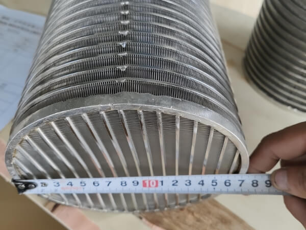 The outer diameter of the bottom of the wedge-shaped filter basket, as measured with a meter rule, is 175 mm.