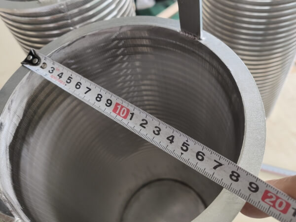 The overall outer diameter of the wedge wire screen filter basket measured with a meter rule is 190 mm.